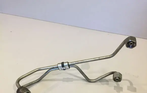 Volvo XC60 Fuel injector supply line/pipe 