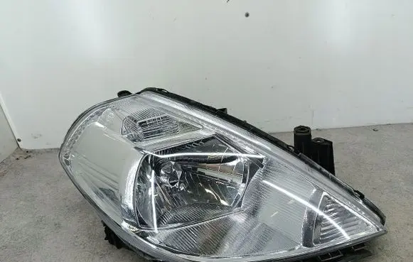 Nissan Tiida C11 Headlight/headlamp 081151116R