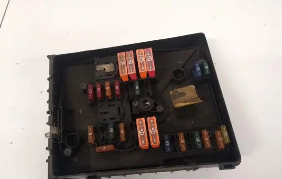 Volkswagen Golf V Fuse box set 1k0937125a