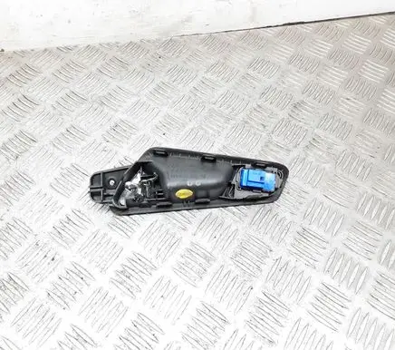 Volkswagen PASSAT B6 Front door interior handle 3C2837114