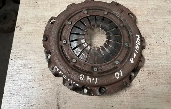 Opel Meriva B Pressure plate 55568083