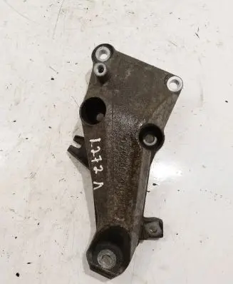 BMW 1 E81 E87 Engine mounting bracket 6760307