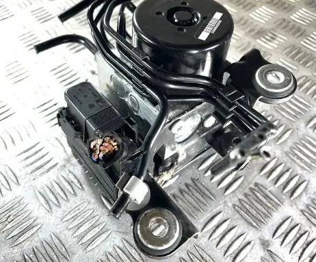 Volvo V60 ABS Pump P31423348 31423348