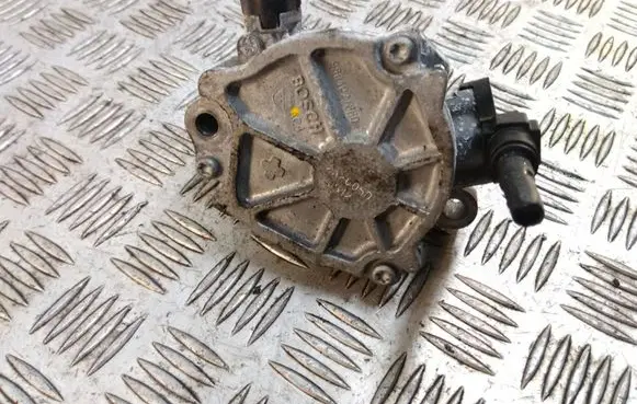 Ford Focus Vacuum pump 9804021880