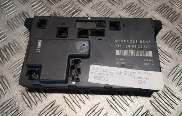 Mercedes-Benz E W211 Door control unit/module 2118200426 A2118200426