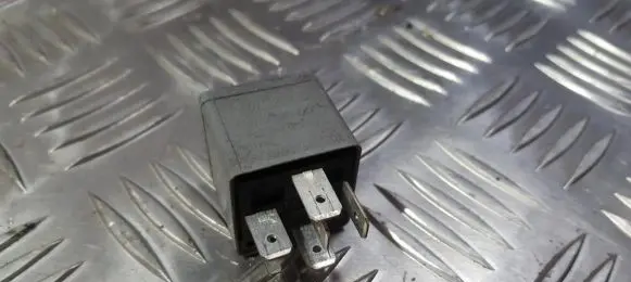 Volkswagen PASSAT B6 Other relay 191927841