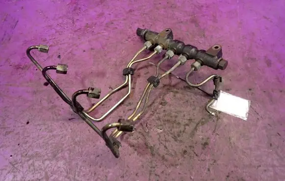 Peugeot 206 CC Fuel main line pipe 