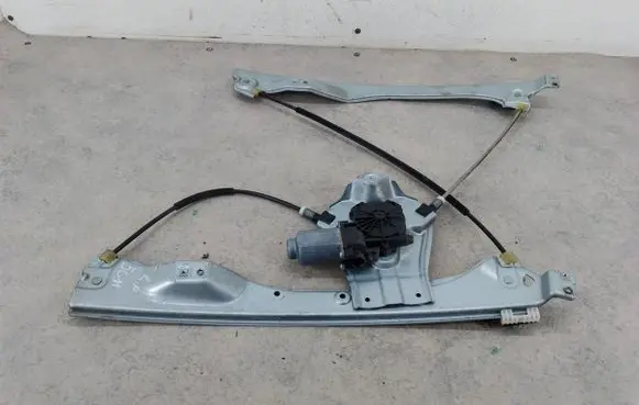 Renault Clio III Front door window regulator with motor 400860F