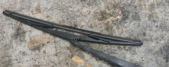 Toyota RAV 4 (XA20) Rear wiper blade 