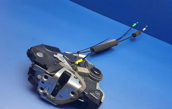 Lexus IS 220D-250-350 Front door lock 6B1008