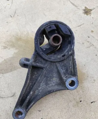Opel Astra G Engine mount bracket 90575186