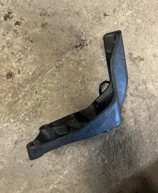 Renault Megane II Engine mounting bracket