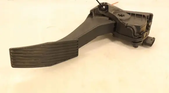 Opel Astra K Accelerator throttle pedal 13373776