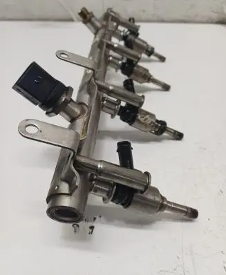 Audi A5 8T 8F Fuel injectors set 06J133317M