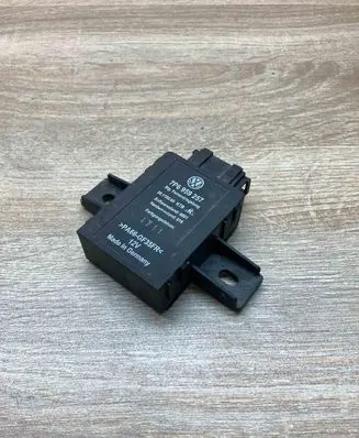 Volkswagen Touareg II Seat heating relay 7P6959257