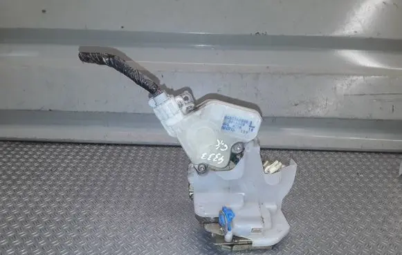 Nissan X-Trail T30 Rear door lock 80553AA300