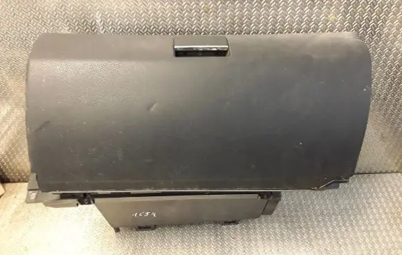 Mercedes-Benz A W169 Glove box