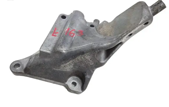 Engine mounting bracket