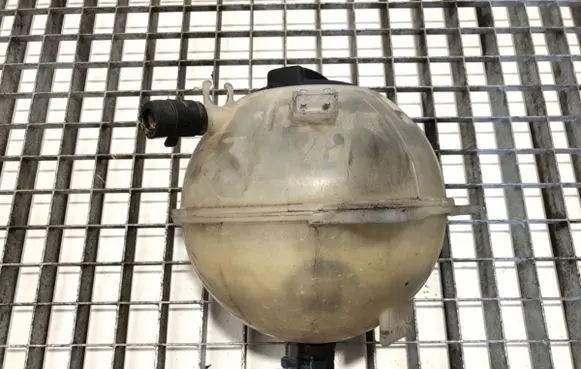 Coolant expansion tank/reservoir