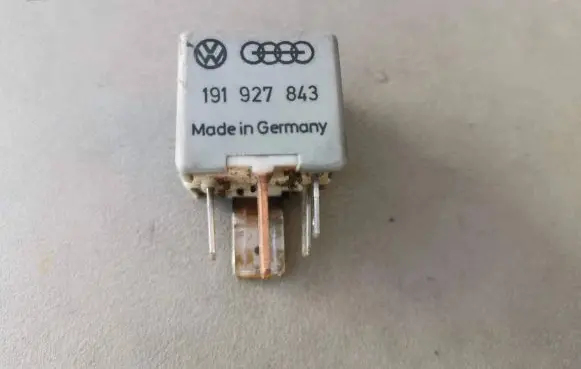Volkswagen Golf II ABS relay 191927843
