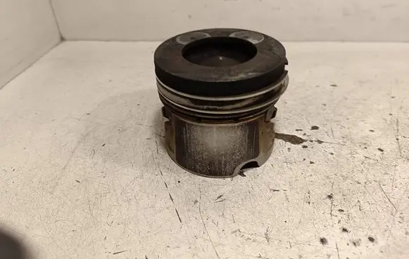 BMW X5 F15 Piston 04l110 17484l110
