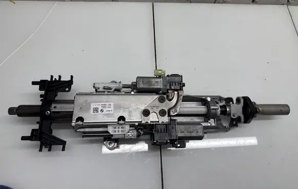 Steering wheel axle set