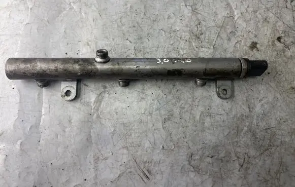Jeep Grand Cherokee (WK) Fuel main line pipe A6420700695