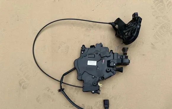 Volkswagen Multivan T5 Sliding door lock 7H0843654BB