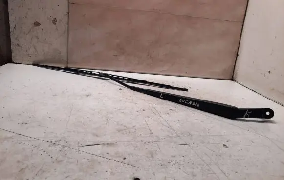 Toyota Avensis T250 Front wiper blade arm 12D6597