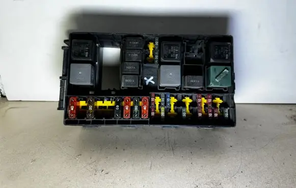 Ford Focus Fuse box set 98AG14A067CC 98AG14A067 518261102