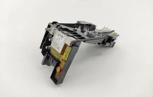 Peugeot 308 Fuse module 28236841