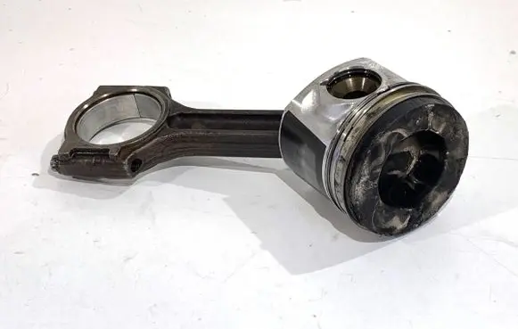 Renault Master III Piston with connecting rod 