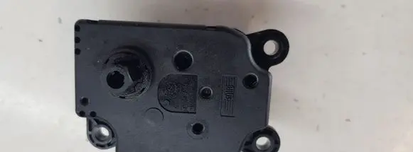 Citroen C4 II Picasso Air flap motor/actuator A21201300