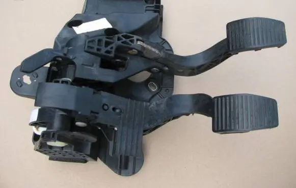 Fiat 500X Pedal assembly 00521023280 521023280 2583340005