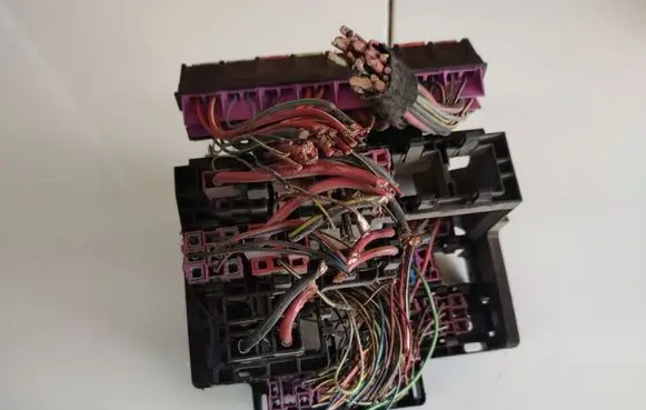 Volkswagen Sharan Fuse box set 