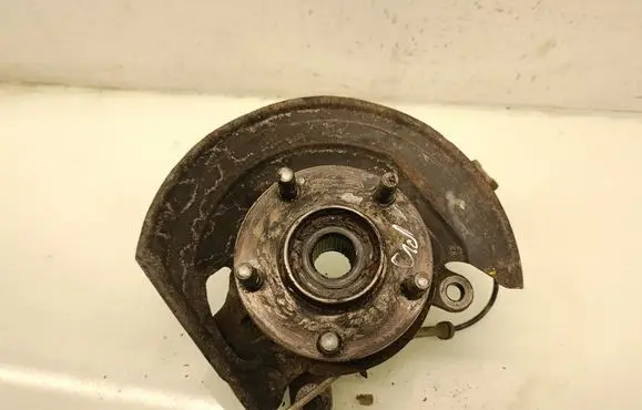 Nissan Qashqai+2 Front wheel hub 