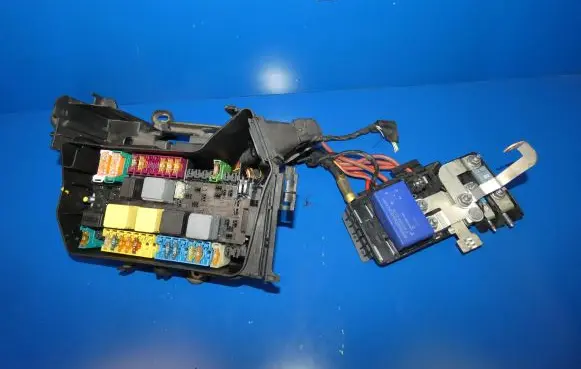 Mercedes-Benz A W176 Fuse box set A2465400024
