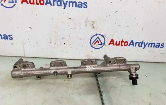 BMW 5 G30 G31 G38 Fuel injector supply line/pipe 7639979 13537639979 8694198