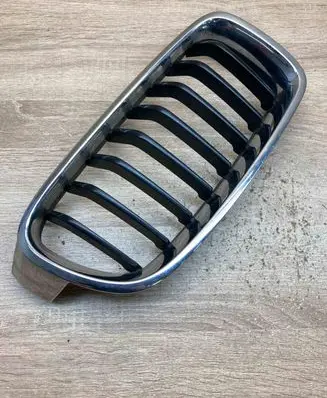 BMW 3 F30 F35 F31 Front grill 7255412 BROKEN