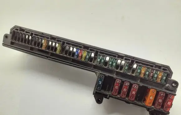 BMW 5 E60 E61 Fuse module 6932452