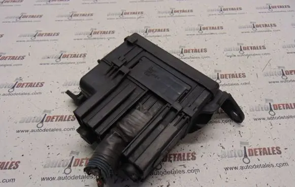 Toyota Previa (XR30, XR40) II Fuse module 8262228030