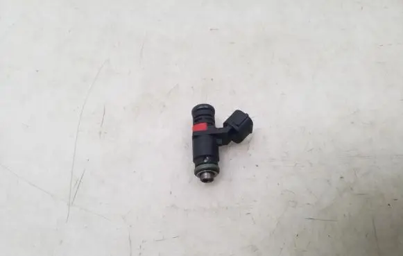 Skoda Fabia Mk2 (5J) Fuel injector 03E906031C