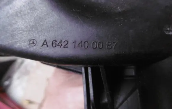 Mercedes-Benz S W221 Breather hose/pipe A6421400087