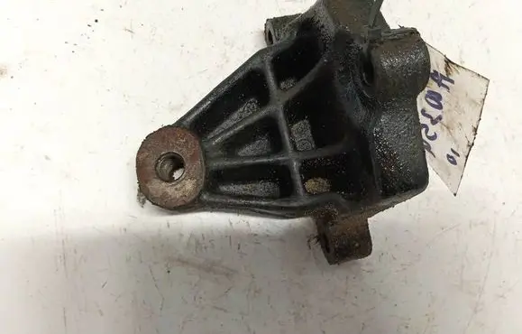 Opel Vivaro Engine mounting bracket 8200003829