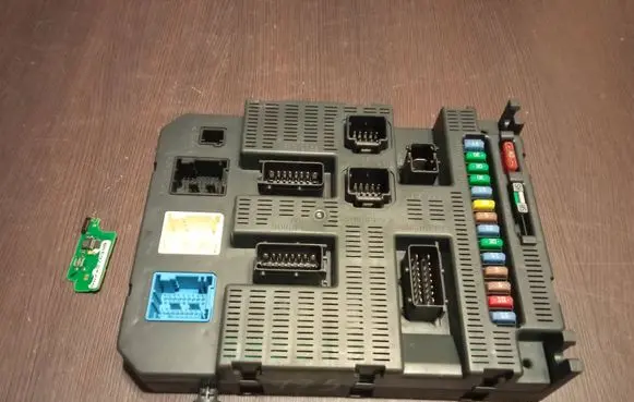 Peugeot 308 Comfort/convenience module 9663798180