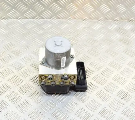 Volkswagen PASSAT B7 ABS Pump 17618932A 3AA614109M