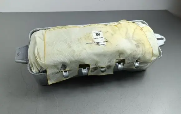 Jeep Grand Cherokee Passenger airbag
