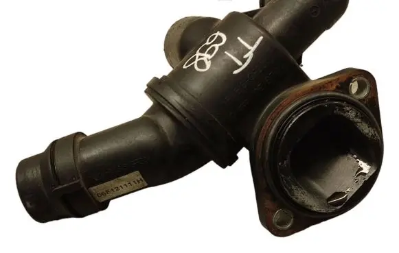 Audi TT TTS Mk2 Thermostat housing 06F121111H