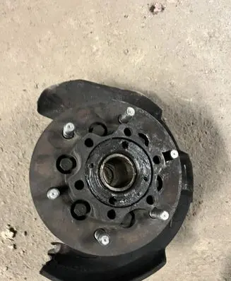 Mitsubishi Pajero Front wheel hub spindle knuckle