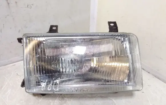 Volkswagen Transporter - Caravelle T4 Headlight/headlamp 04777676